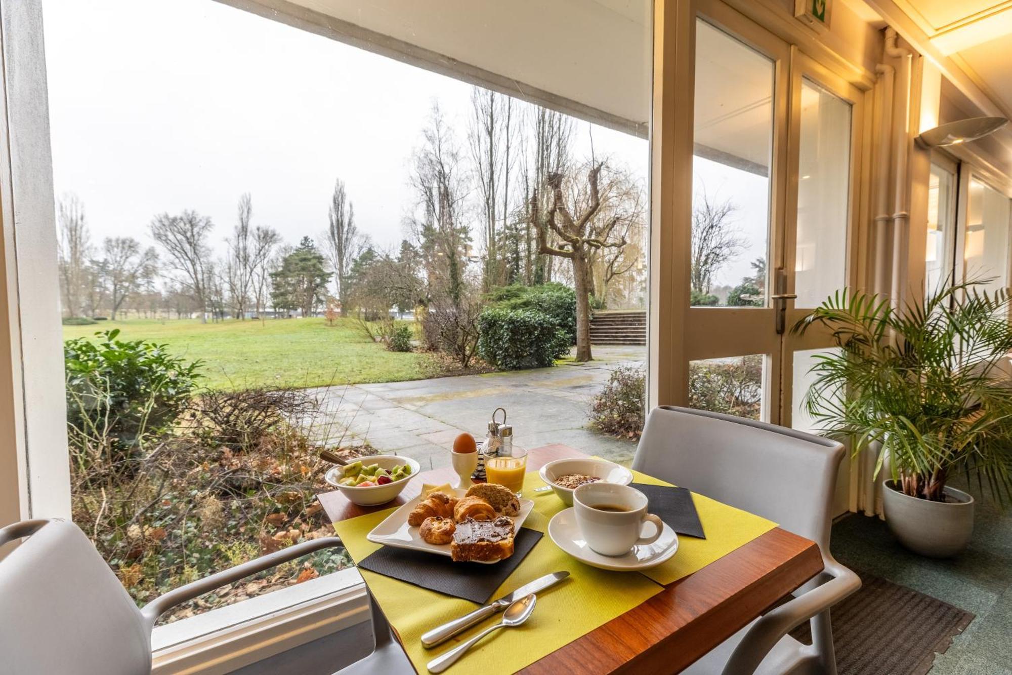 Brit Hotel Le Parc Vichy Bellerive-sur-Allier Exterior foto